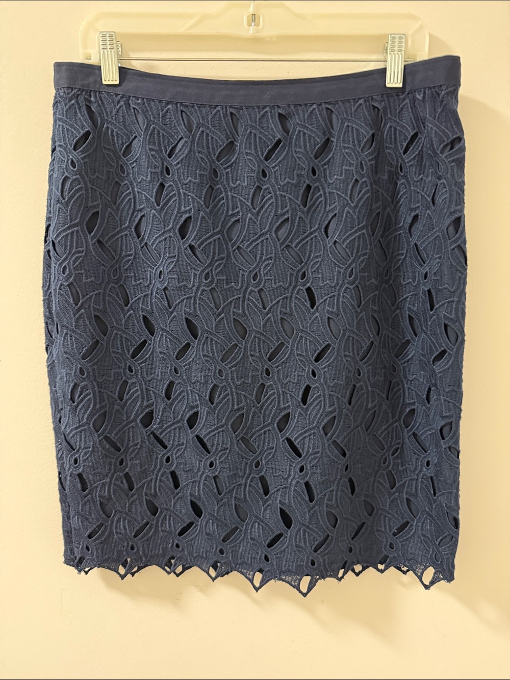 Elie Tahari Luxe Crochet Lace Navy Blue Women’s Skirt. Size 12.